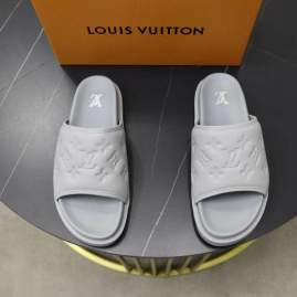 Picture of Louis Vuitton Slippers _SKULVsz38-45hnh03011524